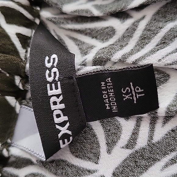 Express Romper - Picture 5 of 6